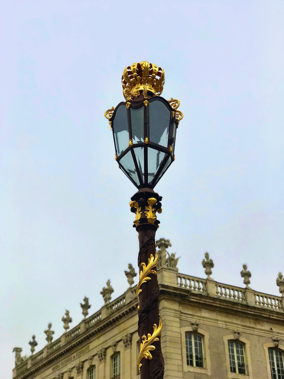 LOW ANGLE VIEW OF STATUE OF BUILDING