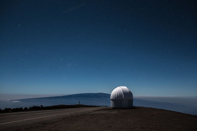 Mauna kea observatories with volcano against sky