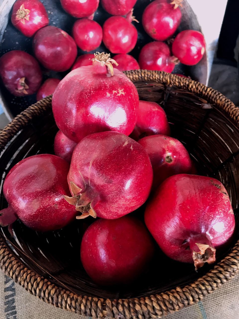 HIGH ANGLE VIEW OF FRUITS IN BASKET