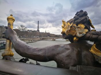 Statue against sky