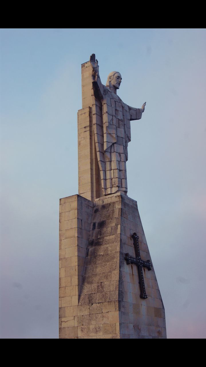 LOW ANGLE VIEW OF STATUE