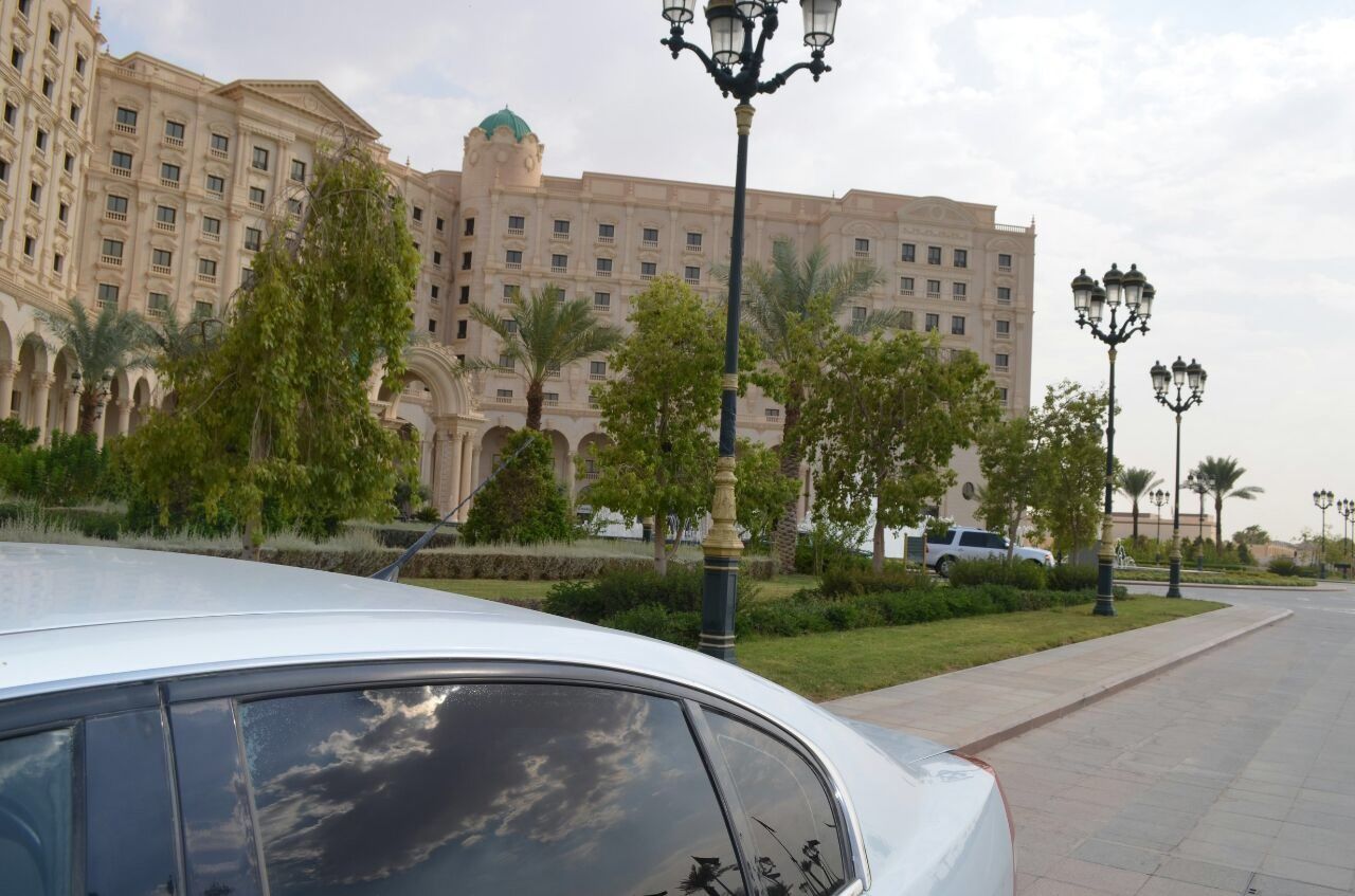 building exterior, architecture, built structure, sky, cloud - sky, city, tree, grass, cloud, transportation, residential building, house, day, residential structure, outdoors, building, cloudy, car, road, sunlight