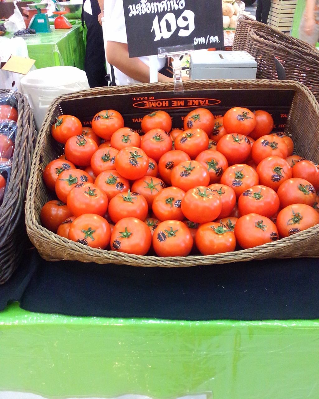 food and drink, food, healthy eating, freshness, retail, for sale, market stall, fruit, market, choice, variation, large group of objects, vegetable, abundance, indoors, person, price tag, display