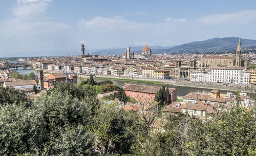 Cityscape of florence from michelangelo square with ponte vecchio in the background