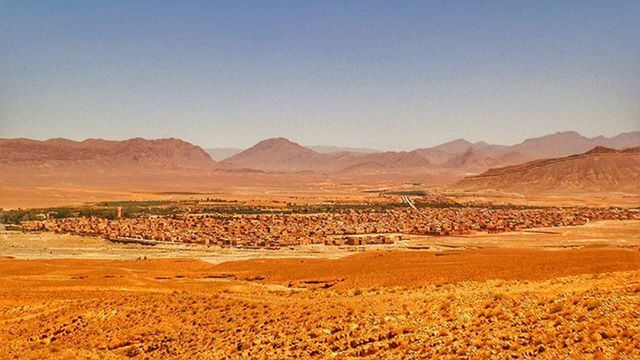 landscape, mountain, tranquil scene, tranquility, desert, clear sky, scenics, arid climate, mountain range, beauty in nature, nature, sand, non-urban scene, barren, copy space, remote, sand dune, arid landscape, horizon over land, physical geography