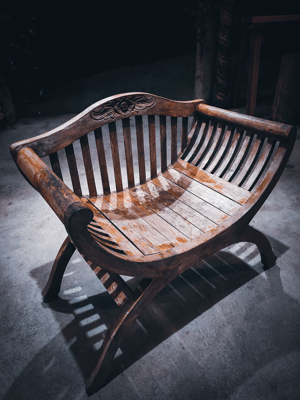 HIGH ANGLE VIEW OF EMPTY TABLE AND CHAIRS