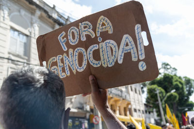 Protesters protest against the government of president jair bolsonaro in the city of salvador.