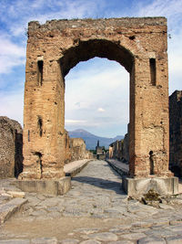 Old ruin building against sky