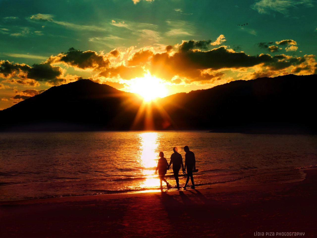 SILHOUETTE OF PEOPLE ON BEACH