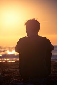 Silhouette woman standing at sunset