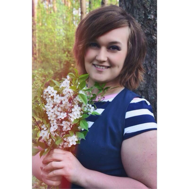 person, young adult, lifestyles, portrait, young women, transfer print, looking at camera, casual clothing, front view, leisure activity, waist up, smiling, long hair, auto post production filter, standing, three quarter length, flower