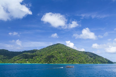 Beautiful blue sky and sea with tourist boat to snorkeling at surin islands, phang nga. thailand.