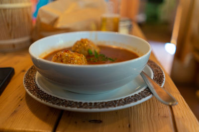 Close-up of knödel mit gulasch in bowl on table