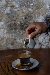 Hand holding coffee cup