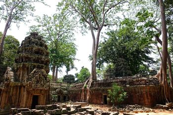 VIEW OF A TEMPLE BUILDING