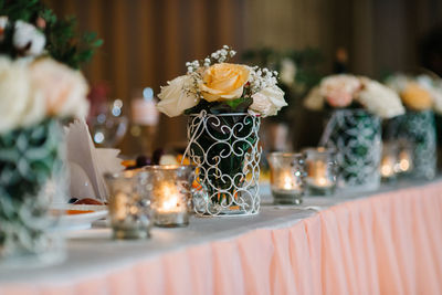 Close-up of white roses in vase on table