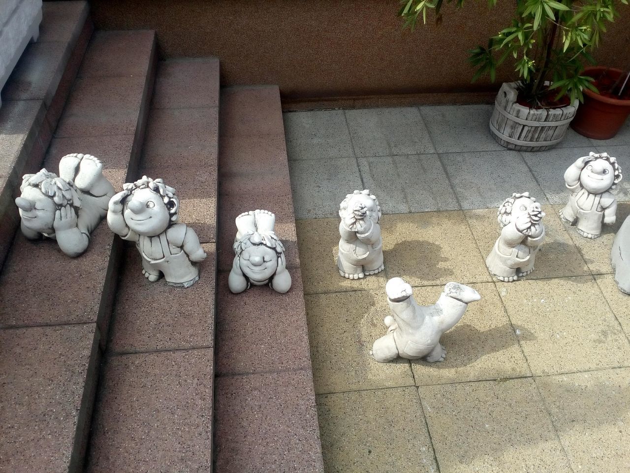 HIGH ANGLE VIEW OF STATUES ON FLOOR