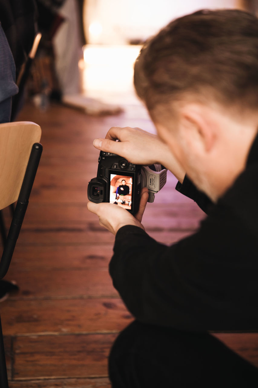 MAN PHOTOGRAPHING WITH SMART PHONE