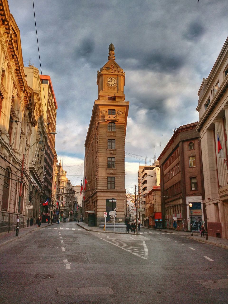 architecture, building exterior, built structure, sky, cloud - sky, city, famous place, history, street, travel destinations, cloudy, the way forward, travel, cloud, tourism, incidental people, international landmark, capital cities, road