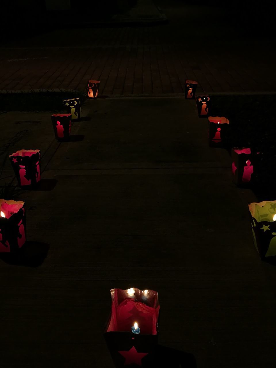 HIGH ANGLE VIEW OF SEATS ON TABLE IN ILLUMINATED ROOM