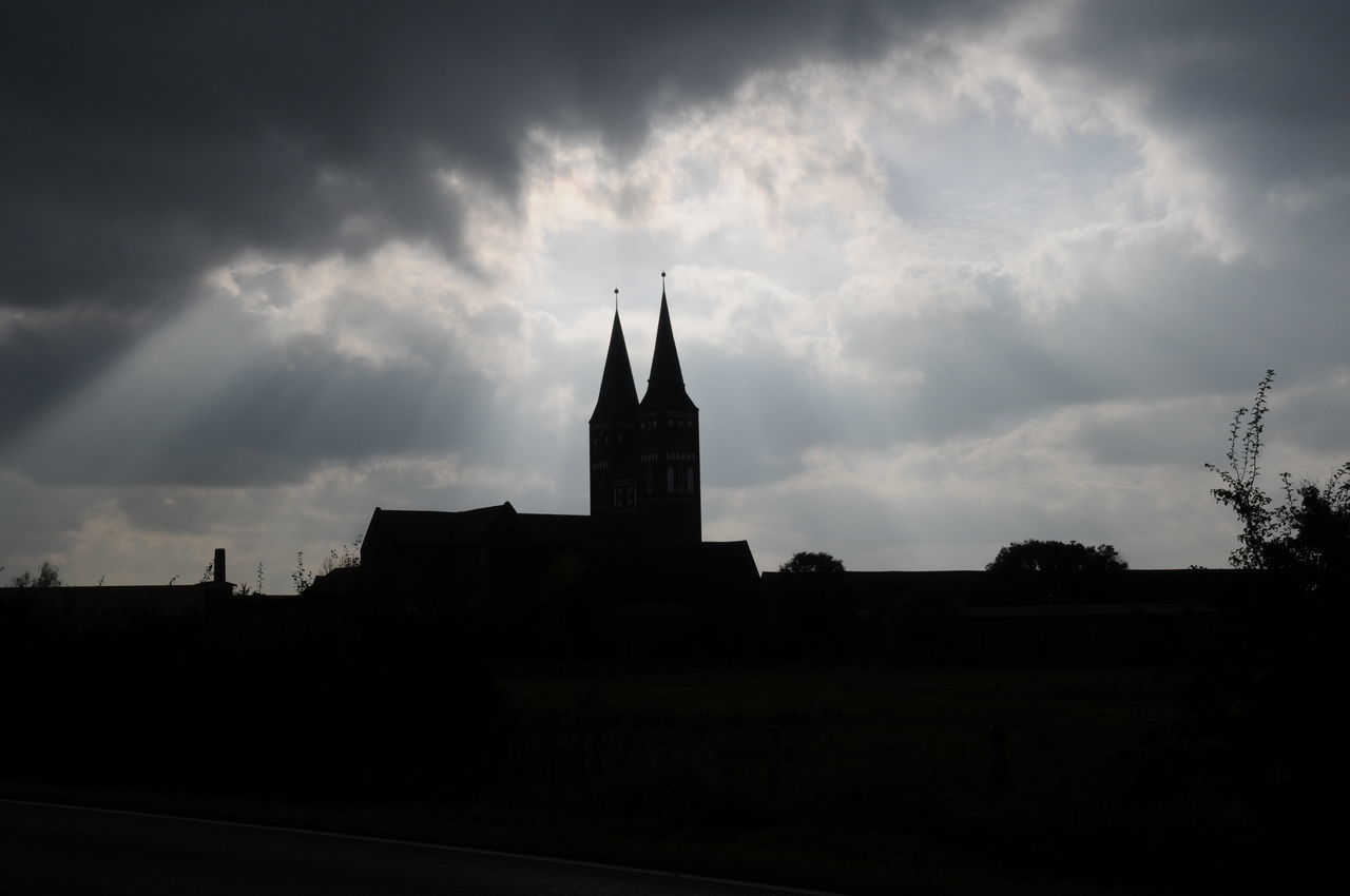 SILHOUETTE OF BUILDING AGAINST SKY