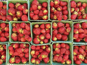 Strawberries nicely organized on a market stall
