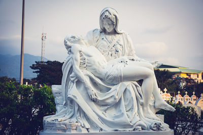 Statue of buddha against sky