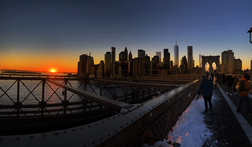 Brooklyn bridge at sunset. new york city, united states at golden hour.