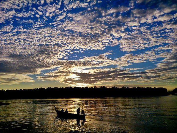 silhouette, water, sunset, sky, tranquility, tranquil scene, transportation, lake, scenics, nautical vessel, beauty in nature, mode of transport, boat, nature, reflection, cloud - sky, waterfront, idyllic, cloud, river