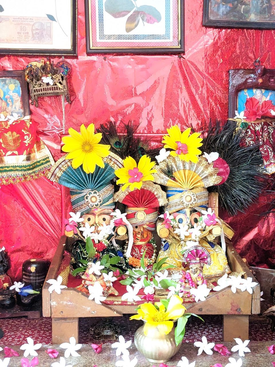 multi colored, flower, flowering plant, no people, plant, variation, decoration, arrangement, gift, floristry, retail, large group of objects, abundance, for sale, day, celebration, market, tradition, nature, creativity, holiday, freshness, outdoors, craft