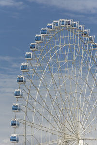 Giant ferris wheel for tourists on blue sky in the downtown area