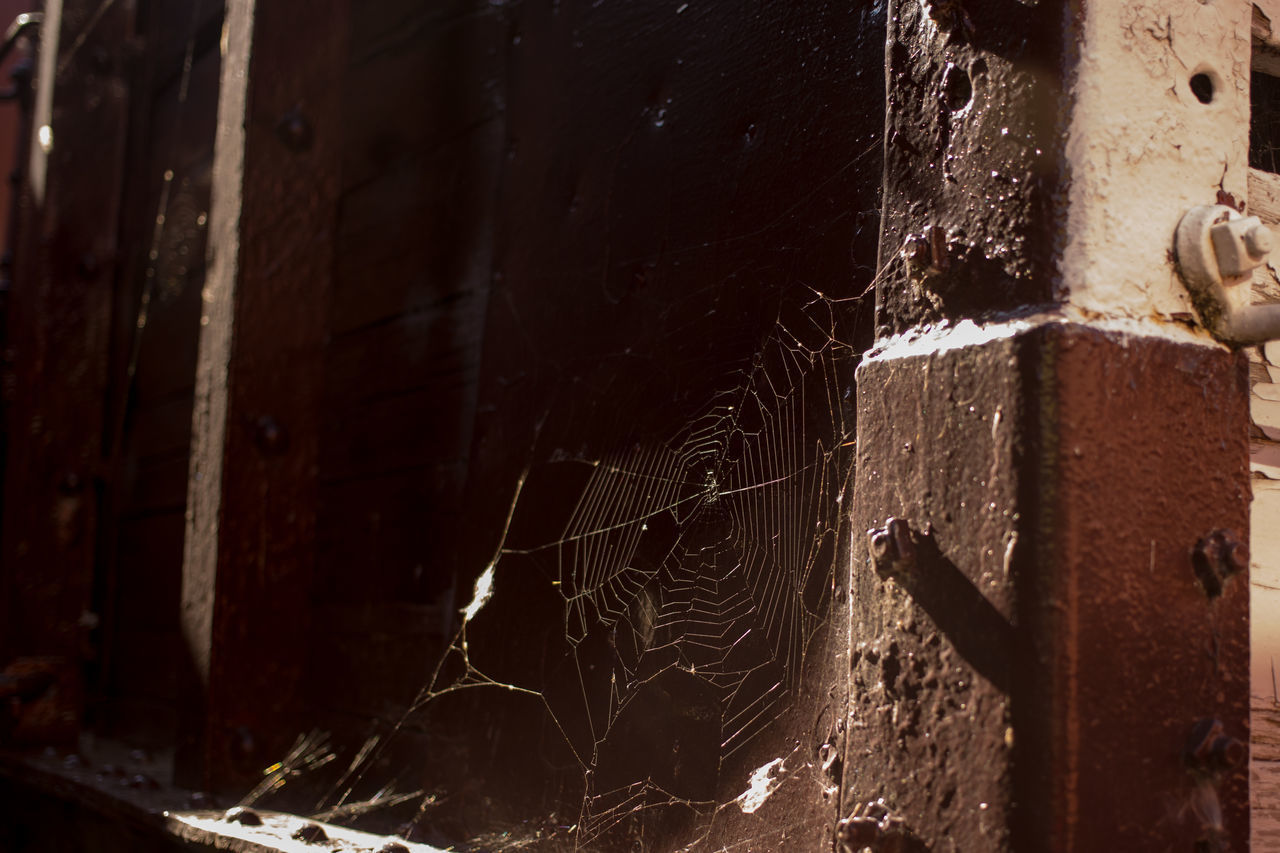 FULL FRAME SHOT OF OLD RUSTY METAL