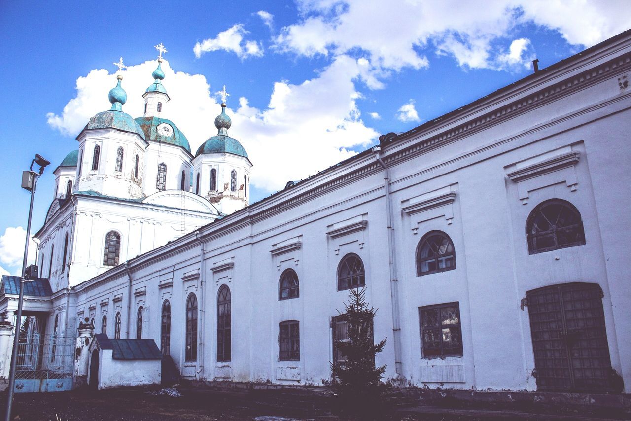 architecture, sky, religion, built structure, place of worship, building exterior, spirituality, cloud - sky, low angle view, dome, day, outdoors, no people, travel destinations