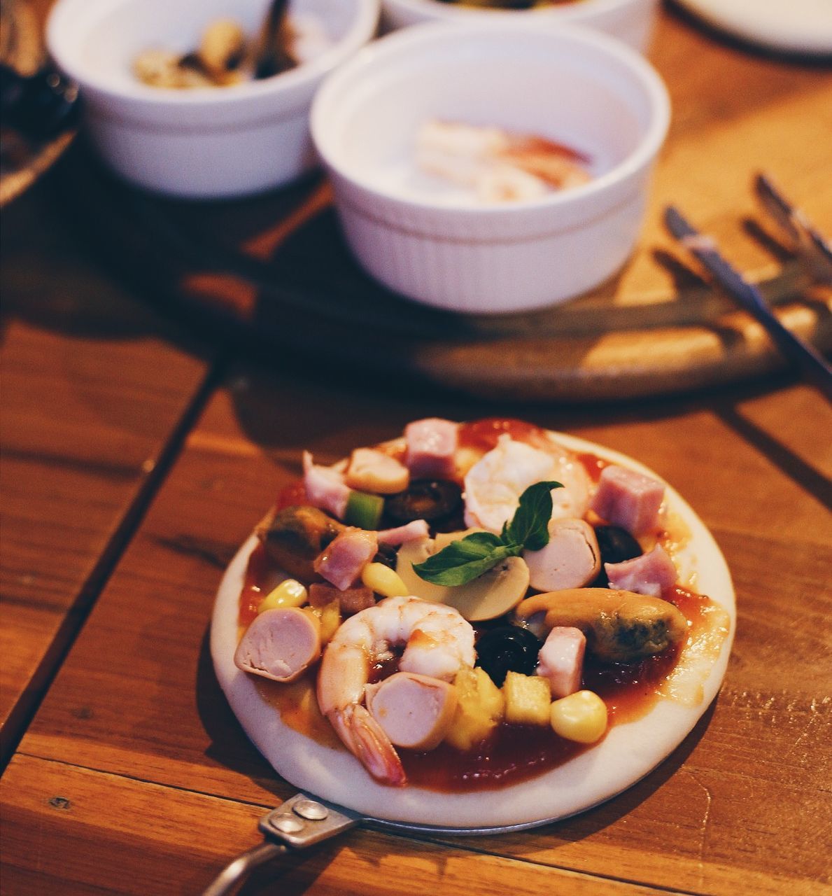 CLOSE-UP OF SOUP IN BOWL