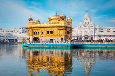 Sikh gurdwara golden temple harmandir sahib , amritsar, punjab, india