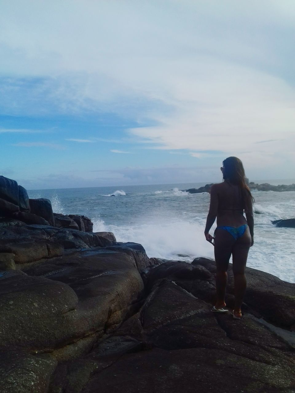 sea, horizon over water, rear view, water, one person, full length, standing, nature, sky, scenics, beauty in nature, tranquil scene, rock - object, beach, real people, leisure activity, outdoors, women, day, wave, young adult, adult, people