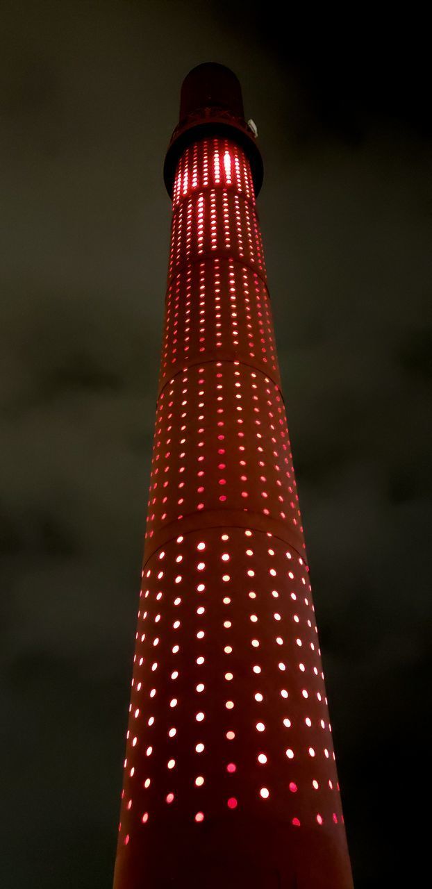 LOW ANGLE VIEW OF ILLUMINATED ELECTRIC LIGHT AT NIGHT