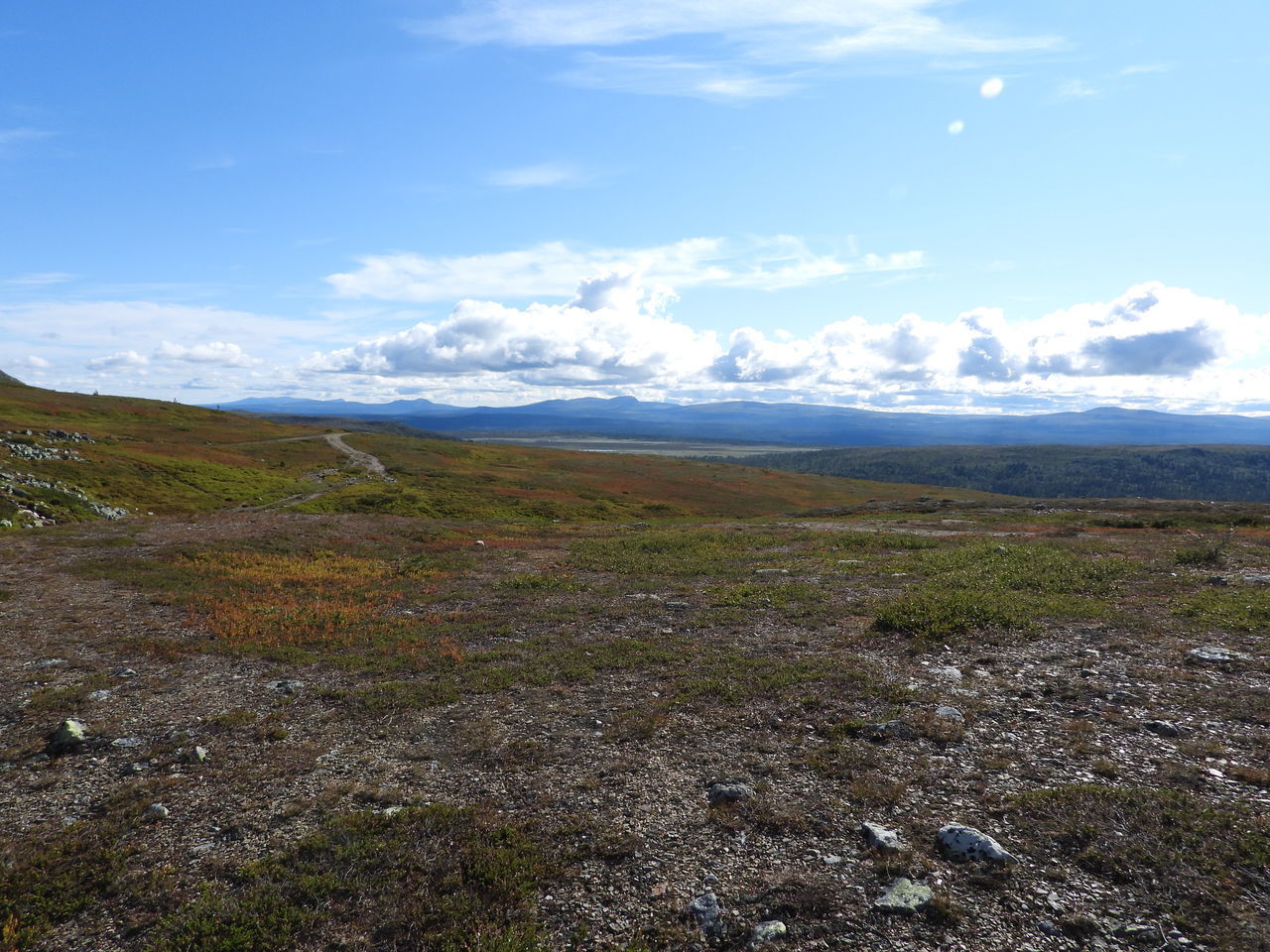 SCENIC VIEW OF LANDSCAPE AND MOUNTAIN AGAINST SKY