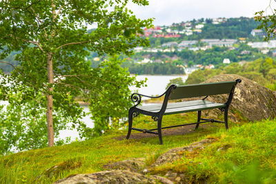 Bench overlooking the pond near the house of edvard grieg