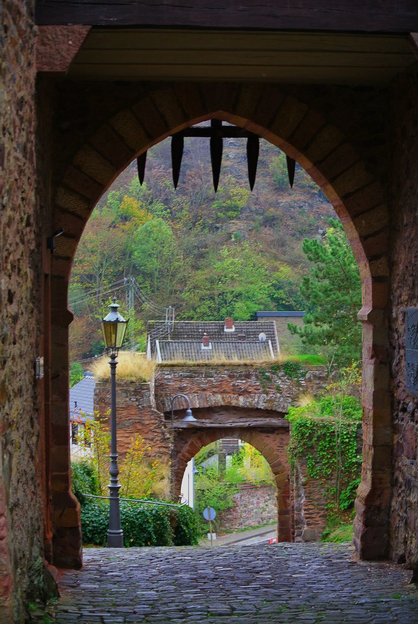 arch, architecture, built structure, bridge, bridge - man made structure, no people, connection, day, nature, building exterior, history, the past, building, travel destinations, plant, wall, outdoors, tree, brick, arch bridge, architectural column, arched