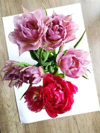 Close-up of rose bouquet on table