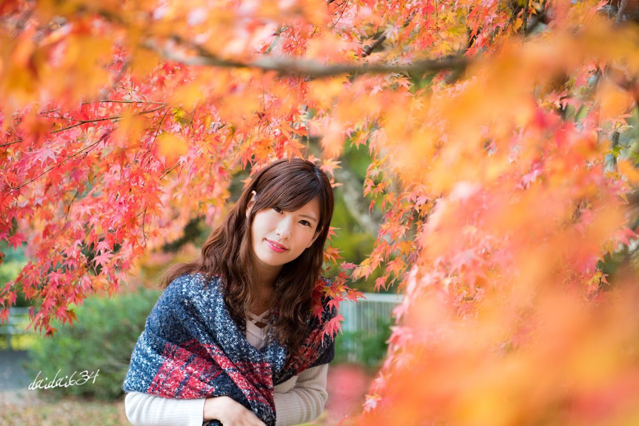 autumn, young adult, young women, leaf, one person, tree, leisure activity, nature, change, day, casual clothing, real people, long hair, park - man made space, outdoors, lifestyles, standing, beautiful woman, beauty in nature, one young woman only, smiling, plant, flower, growth, adult, people, adults only