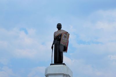 Thao suranaree monument heroines of korat the center of the minds of nakhon ratchasima residents
