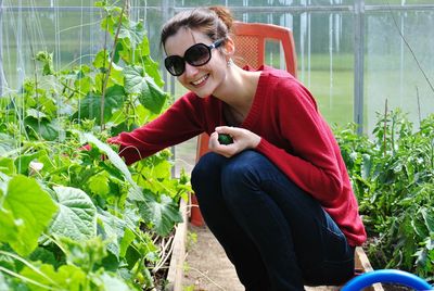 Portrait of young woman in sunglasses