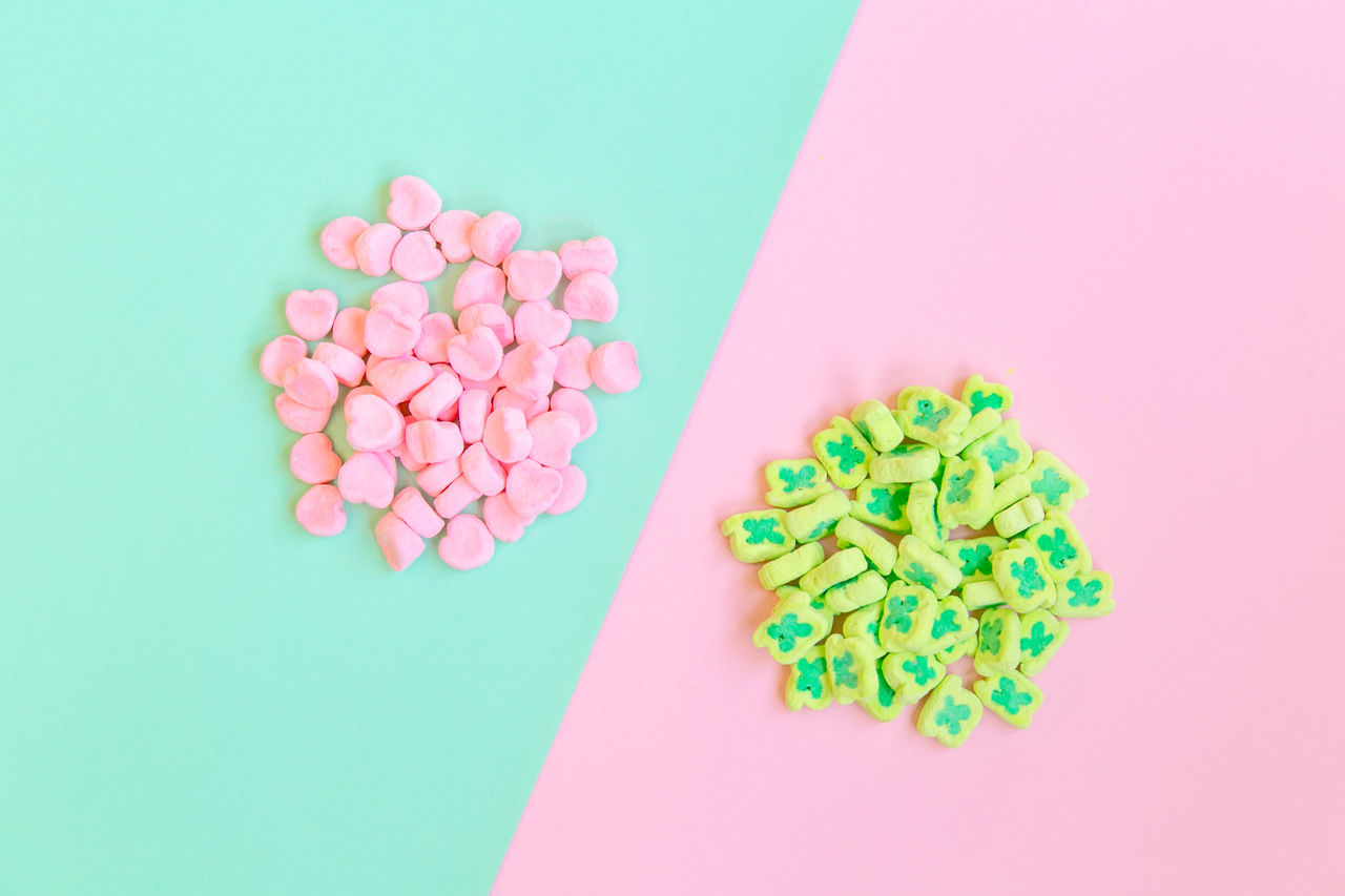 CLOSE-UP OF MULTI COLORED CANDIES