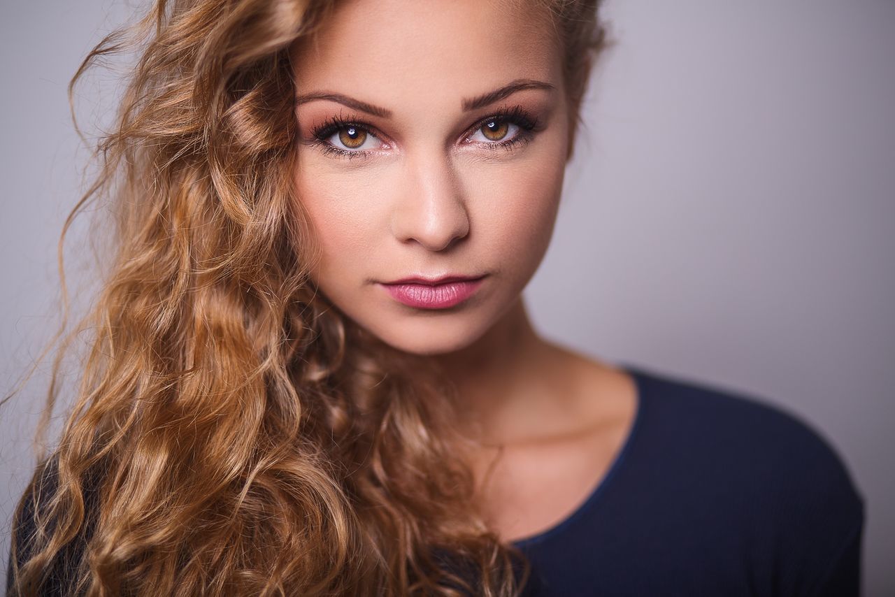 PORTRAIT OF YOUNG WOMAN WITH HAIR