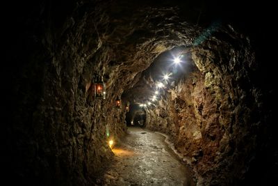 Illuminated tunnel