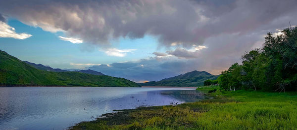 Panoramic view of lake and mountains against sky