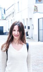 Beautiful young woman smiling in city