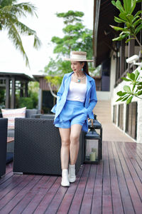 Full length portrait of young woman wearing hat